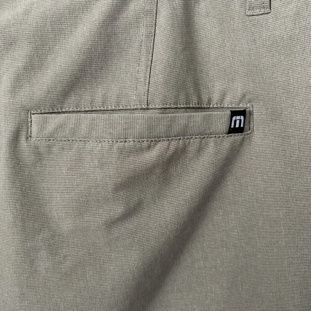 TravisMathew Shorts Mens 40 Khaki Tan Performance Golf Chino Stretch 9.5